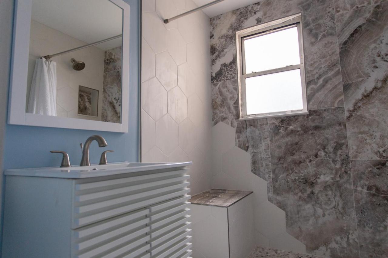 Central & Comfortable Home Walk To The Beach! Jacksonville Beach Eksteriør bilde